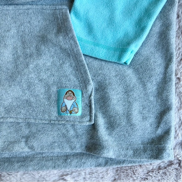 Authentic Disney "Grumpy Is A State Of Mind" Half Zip Hoodie Sweater Snow White - Picture 2 of 5